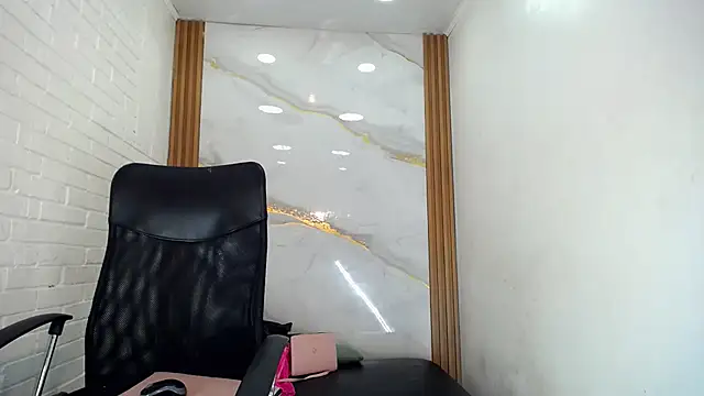 Snapshot of Penelopee_Rouse chatting on October 7, 8:24 pm Penelopee Rouse online show from October 7, 8:24 pm