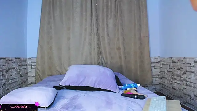 Snapshot of DaraKat18 chatting on September 30, 9:41 pm DaraKat18 online show from September 30, 9:41 pm