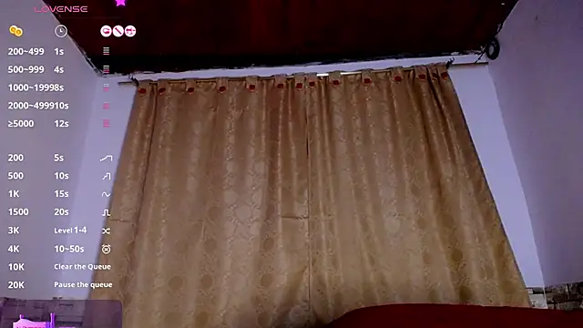 Snapshot of DaraKat18 chatting on October 29, 12:04 am DaraKat18 online show from October 29, 12:04 am