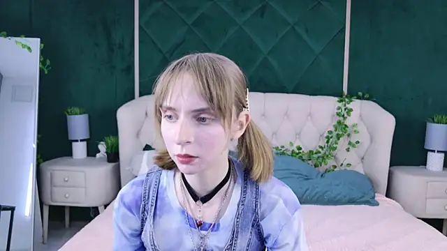 Beverly Gomes online show from November 8, 4:23 pm