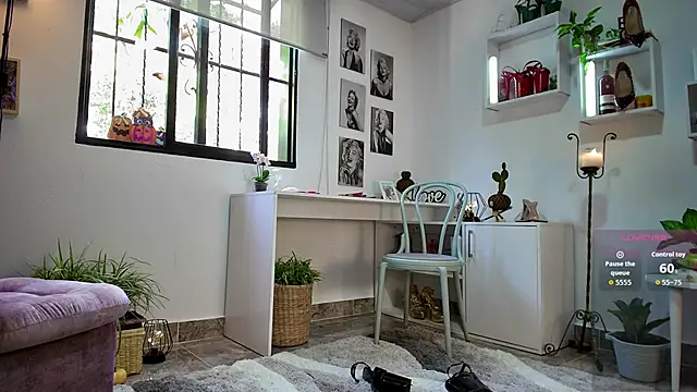 Snapshot of mrs_edha chatting on October 18, 2:53 pm mrs edha online show from October 18, 2:53 pm