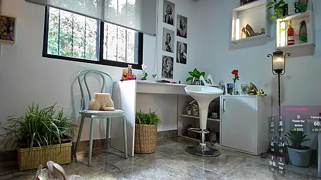 Snapshot of mrs_edha chatting on October 6, 1:06 pm mrs edha online show from October 6, 1:06 pm