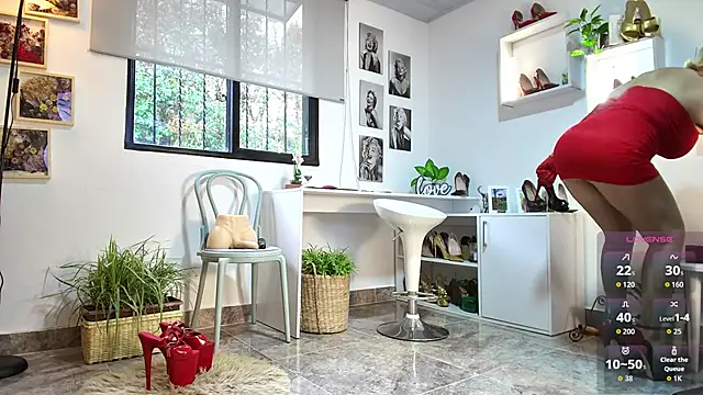 Snapshot of mrs_edha chatting on September 30, 12:44 pm mrs edha online show from September 30, 12:44 pm