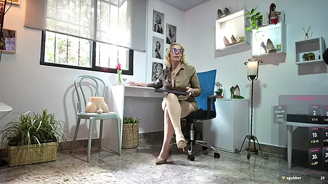 Snapshot of mrs_edha chatting on September 23, 12:36 pm mrs edha online show from September 23, 12:36 pm