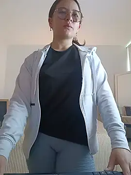 Bella Sumers online show from June 24, 4:06 pm