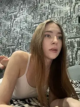 MiaLinder online show from November 4, 5:51 pm