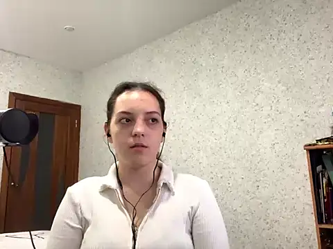 EmmyMoreln online show from September 10, 4:07 pm
