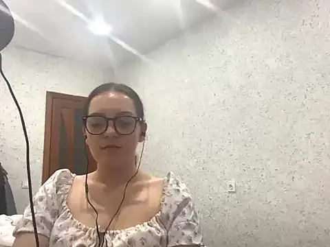 EmmyMoreln online show from September 11, 4:18 pm