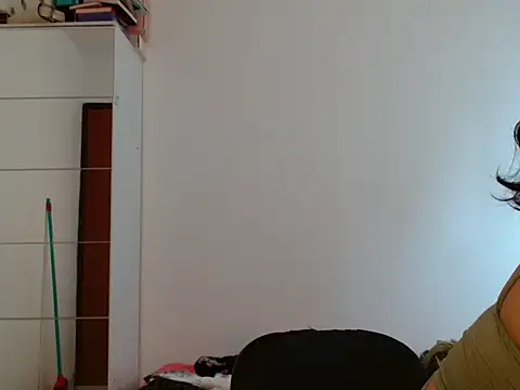 ApenasLys online show from April 13, 1:01 pm