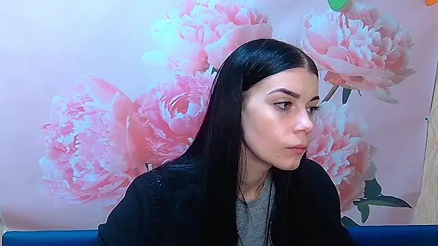 EmiliFlore online show from September 9, 1:33 pm
