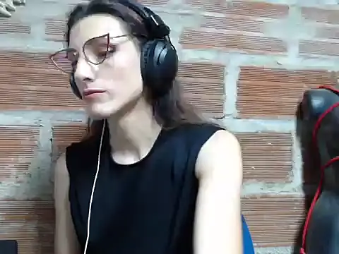 Moira-Hot online show from June 20, 4:38 am