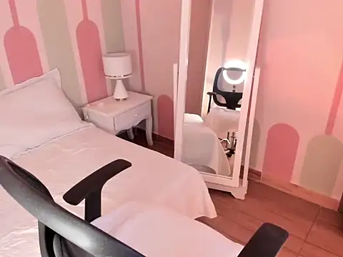 Snapshot of _Sharloth_ chatting on October 18, 1:58 pm  Sharloth  online show from October 18, 1:58 pm