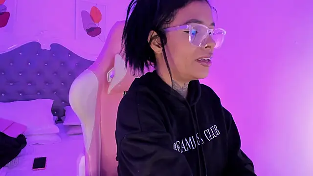 Snapshot of _Sharloth_ chatting on September 22, 1:31 pm  Sharloth  online show from September 22, 1:31 pm