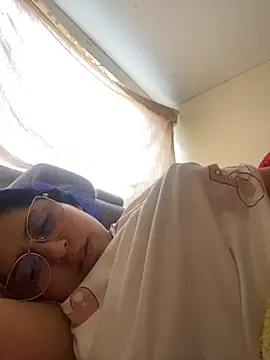 Snapshot of honeyviviss chatting on September 9, 1:33 pm honeyviviss online show from September 9, 1:33 pm