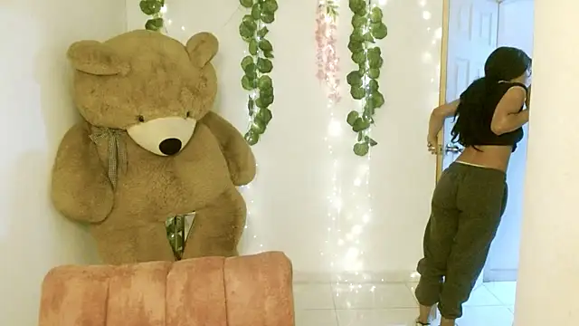 EIVIY1609 online show from September 30, 1:50 pm