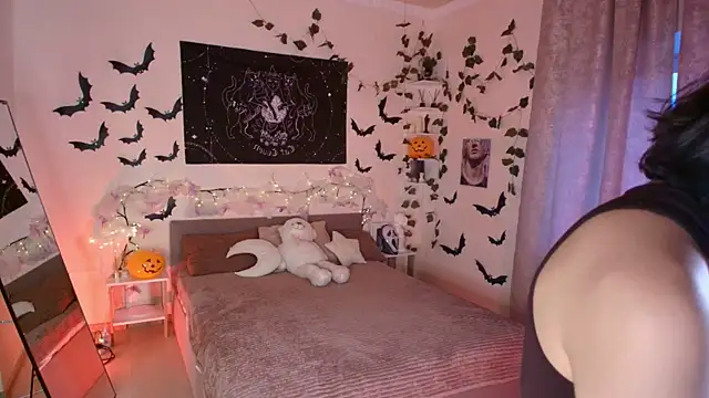 Snapshot of Lunara__Adams chatting on October 20, 6:05 am Lunara  Adams online show from October 20, 6:05 am