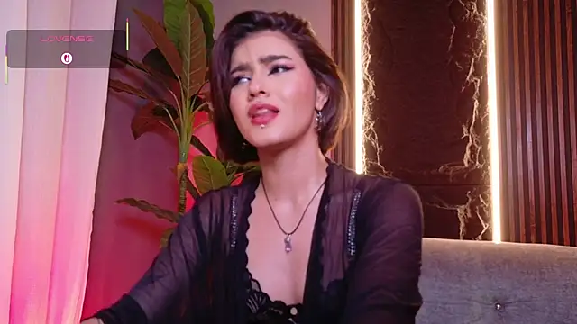 Snapshot of La_Diabla_111_ chatting on October 9, 8:13 pm La Diabla 111  online show from October 9, 8:13 pm