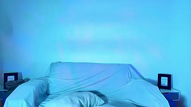 Snapshot of Dulce_Bella_ chatting on October 6, 12:00 pm Dulce Bella  online show from October 6, 12:00 pm