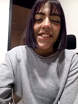 Snapshot of Dulce_Bella_ chatting on October 21, 3:32 am Dulce Bella  online show from October 21, 3:32 am