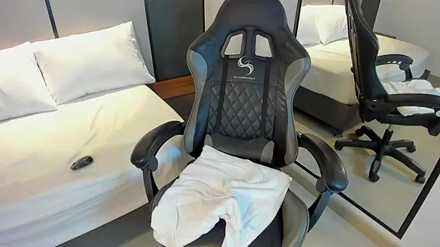 allie bruce online show from September 12, 9:07 am