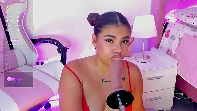 AliceThundeer online show from September 12, 4:35 am