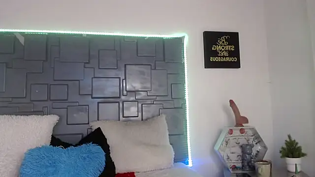 Snapshot of Trinity_Knox chatting on October 9, 4:55 pm Trinity Knox online show from October 9, 4:55 pm