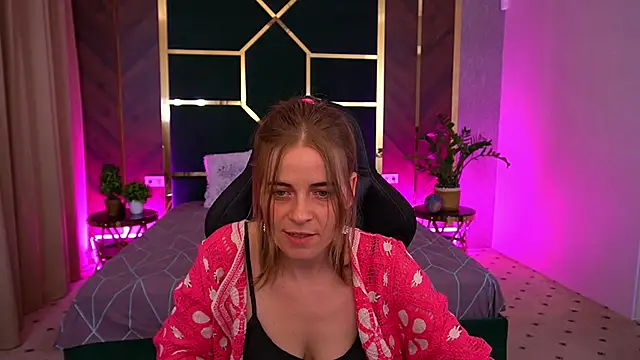 Snapshot of ShinyfromUa chatting on September 18, 1:20 pm ShinyfromUa online show from September 18, 1:20 pm