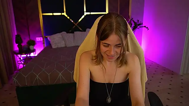 Snapshot of ShinyfromUa chatting on September 9, 1:33 pm ShinyfromUa online show from September 9, 1:33 pm