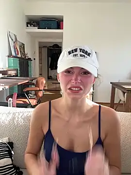 Snapshot of SophiiaStarr chatting on September 14, 4:05 pm SophiiaStarr online show from September 14, 4:05 pm