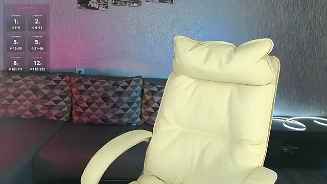 Snapshot of NikkiiStill chatting on October 2, 7:19 pm NikkiiStill online show from October 2, 7:19 pm