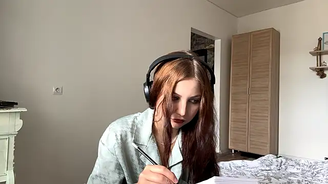 JuliaTwink online show from September 11, 7:42 am