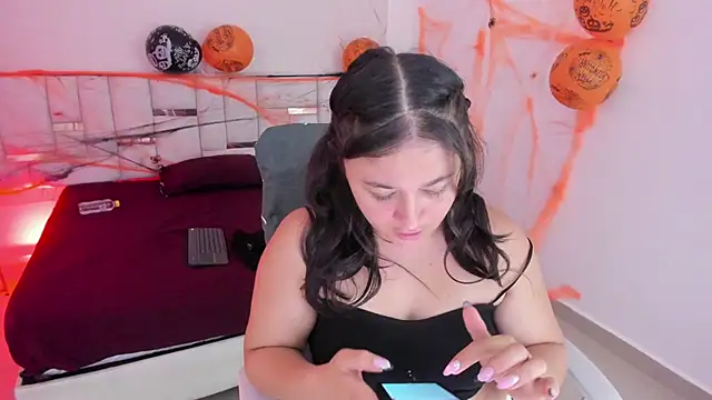 aradia kiss online show from October 15, 9:06 pm