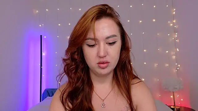 Snapshot of Lilli_petite chatting on September 14, 4:21 am Lilli petite online show from September 14, 4:21 am