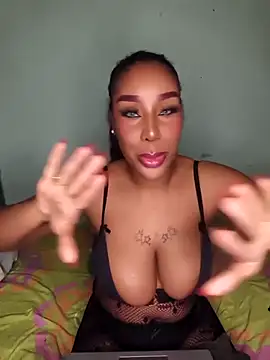 Snapshot of Queen_Amara chatting on September 22, 2:43 am Queen Amara online show from September 22, 2:43 am