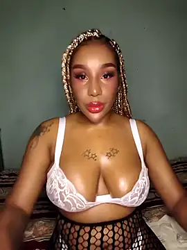 Snapshot of Queen_Amara chatting on September 28, 2:40 am Queen Amara online show from September 28, 2:40 am