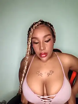 Snapshot of Queen_Amara chatting on October 10, 2:49 am Queen Amara online show from October 10, 2:49 am