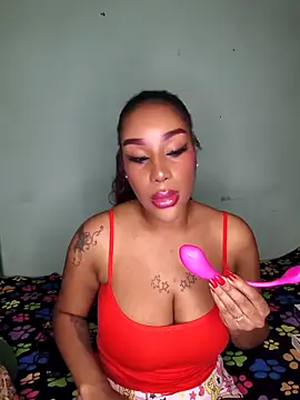 Snapshot of Queen_Amara chatting on September 21, 2:32 am Queen Amara online show from September 21, 2:32 am