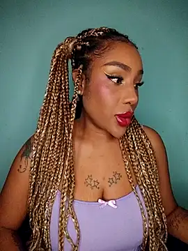 Snapshot of Queen_Amara chatting on October 13, 2:58 am Queen Amara online show from October 13, 2:58 am