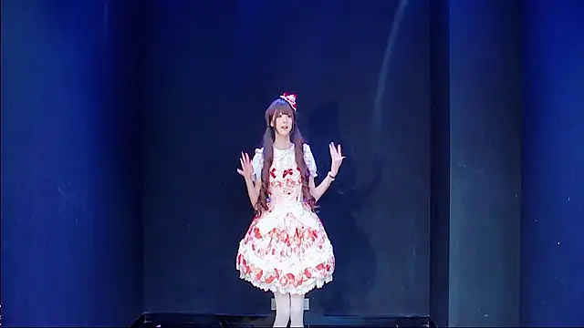 Snapshot of queen-001 chatting on October 2, 1:21 am queen-001 online show from October 2, 1:21 am