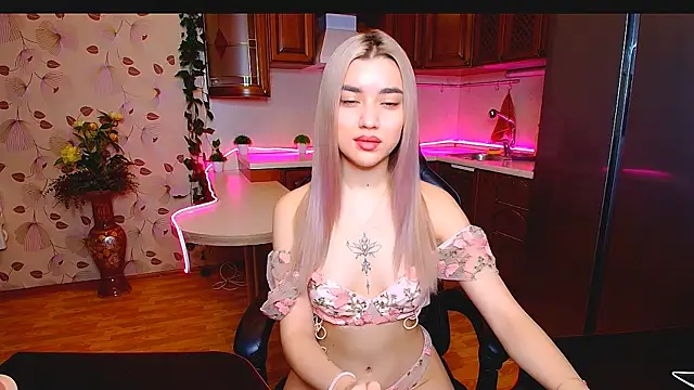 Snapshot of MaryamXSX chatting on October 23, 1:00 am MaryamXSX online show from October 23, 1:00 am