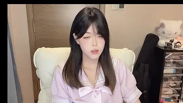 Koi-00 online show from November 4, 4:45 pm