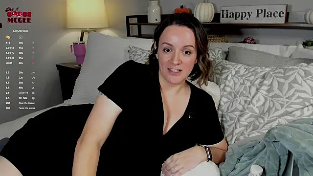 BigBoobsMcGee online show from November 12, 1:25 am