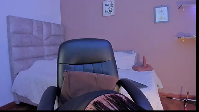 Snapshot of roselyn_caprice chatting on September 25, 10:03 am roselyn caprice online show from September 25, 10:03 am