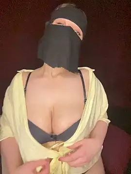 Snapshot of RooVaaN-Xx chatting on September 25, 5:39 am RooVaaN-Xx online show from September 25, 5:39 am