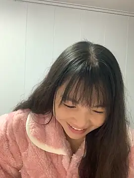 Snapshot of Emlyly-18 chatting on October 26, 1:12 am Emlyly-18 online show from October 26, 1:12 am