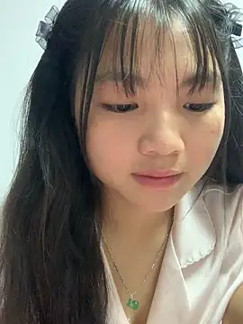 Snapshot of Emlyly-18 chatting on September 30, 5:24 am Emlyly-18 online show from September 30, 5:24 am