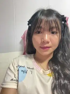 Snapshot of Emlyly-18 chatting on September 23, 12:36 pm Emlyly-18 online show from September 23, 12:36 pm