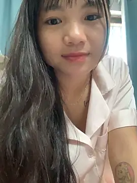 Snapshot of Emlyly-18 chatting on October 15, 3:53 am Emlyly-18 online show from October 15, 3:53 am