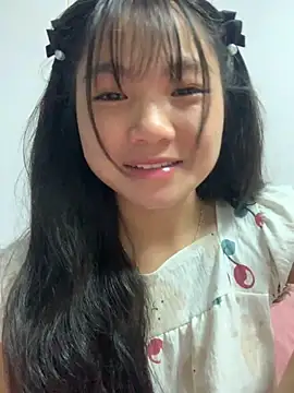 Snapshot of Emlyly-18 chatting on September 29, 12:49 am Emlyly-18 online show from September 29, 12:49 am