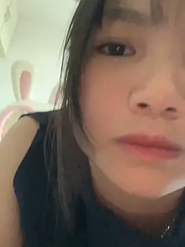 Snapshot of Emlyly-18 chatting on September 22, 8:35 am Emlyly-18 online show from September 22, 8:35 am